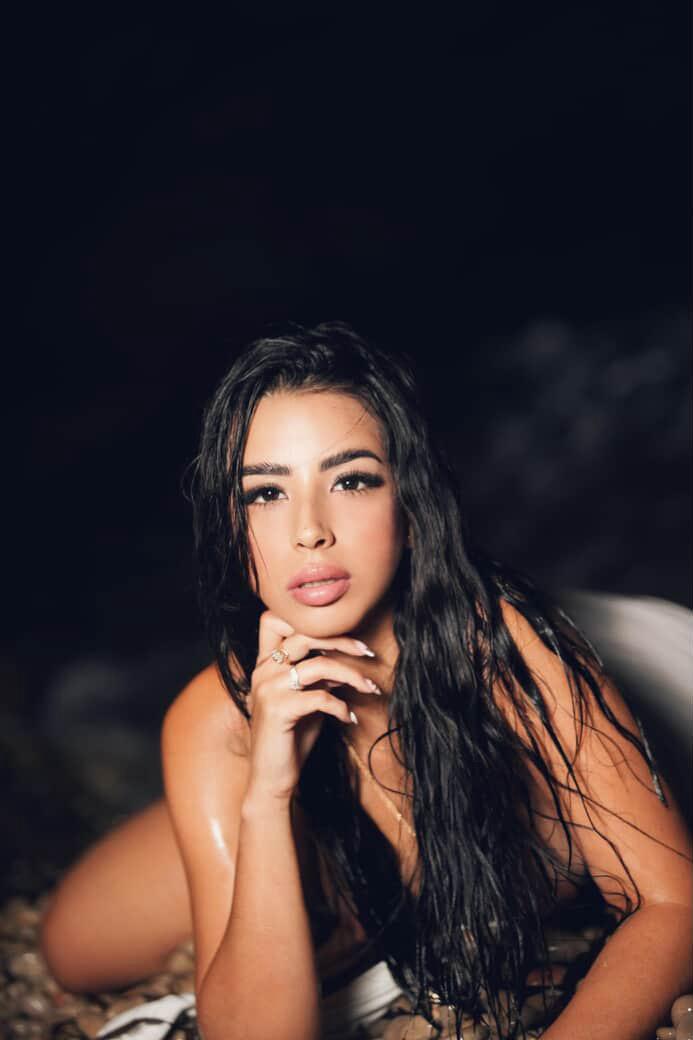 Escort - ANTONELA - Ibiza Tops